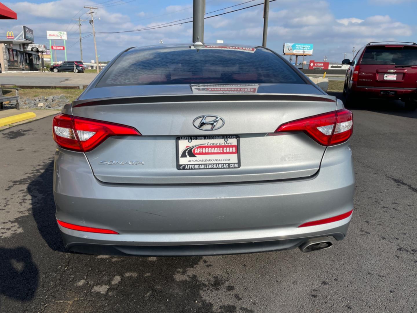 2015 Silver Hyundai Sonata (5NPE24AF0FH) with an 4-Cyl, 2.4 Liter engine, Auto, 6-Spd w/Shiftronic and Drive Mode Select transmission, located at 8008 Warden Rd, Sherwood, AR, 72120, (501) 801-6100, 34.830078, -92.186684 - Photo#6